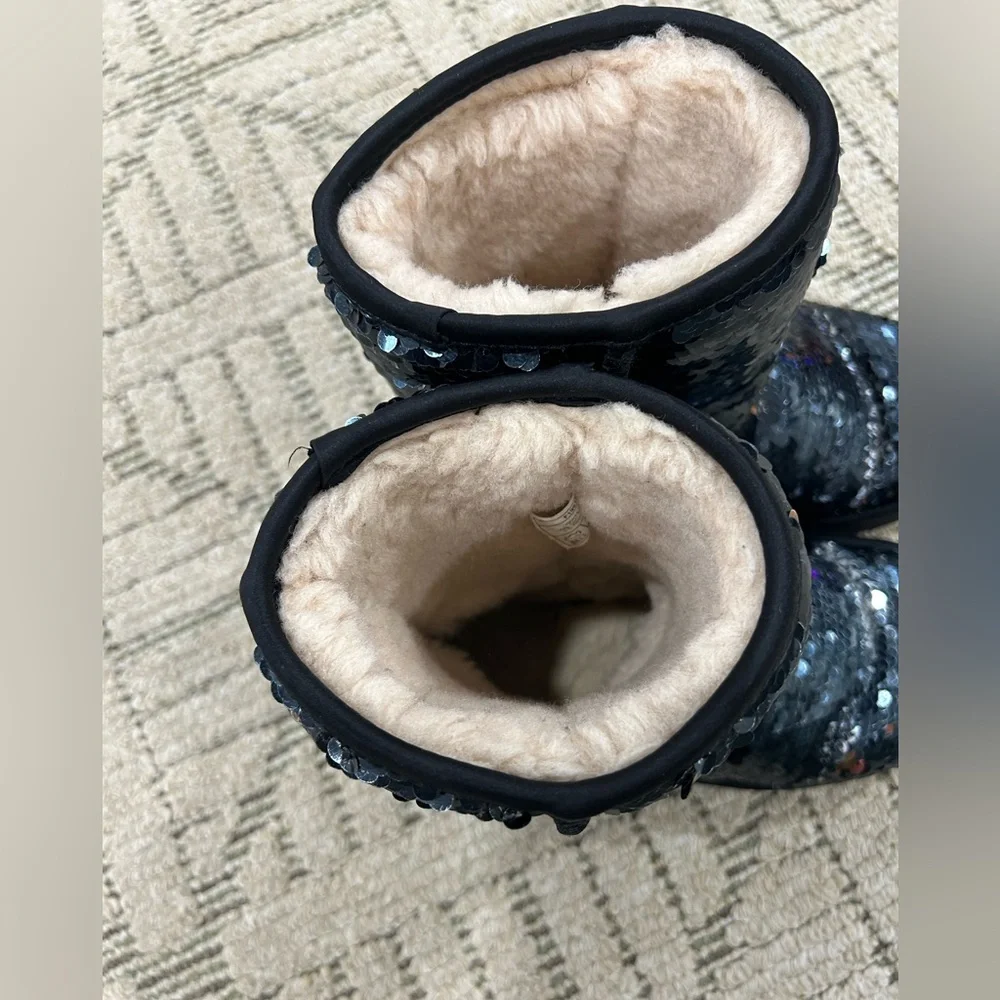 UGG Black Sequin boots size 5 - Picture 5 of 9